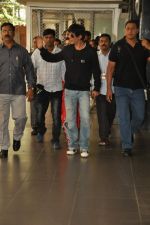 Shahrukh Khan snapped in Mumbai on 24th Sept 2012 (5).JPG